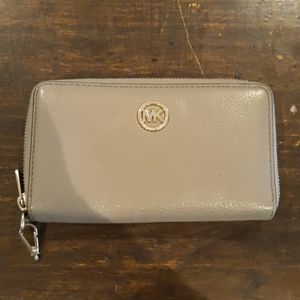 Michael kors wallet